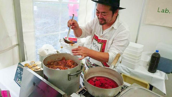 カラダが温まる、フルーツたっぷりのハーブティ